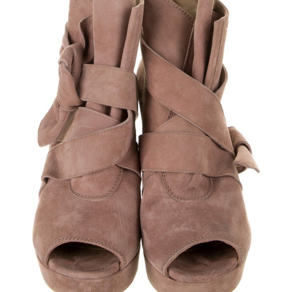Stuart Weitzman Suede Bow Accents Pumps - Picture 3 of 4
